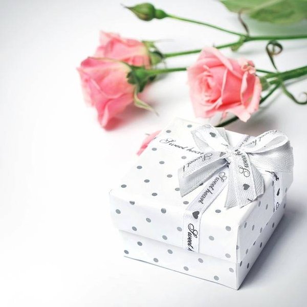 Offrir des cadeaux significatifs à vos parrains et marraines
