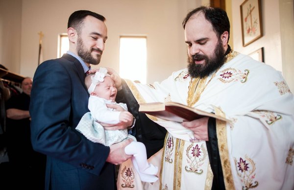 Pourquoi baptiser son enfant ? Les raisons et bienfaits de ce sacrement